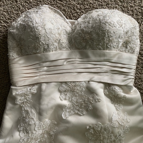 Oleg Cassini Wedding Dress - Picture 4 of 11